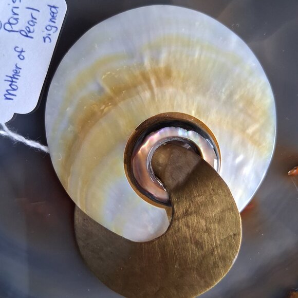 Vintage Signed Fabrice Paris Brooch Pin Mother of Pearl - Picture 2 of 3